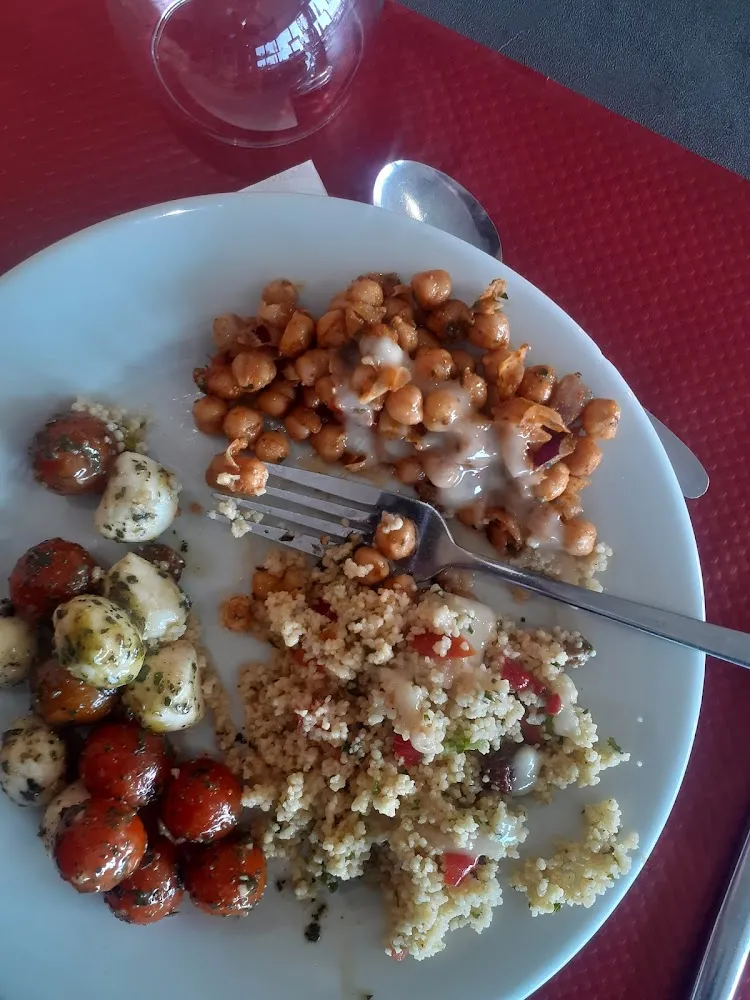 Entrée Mix Pois Chiches Taboulé Et Tomates Mozzarella